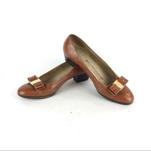 Vintage Ferragamo 7.5 Brown croc low heel pumps